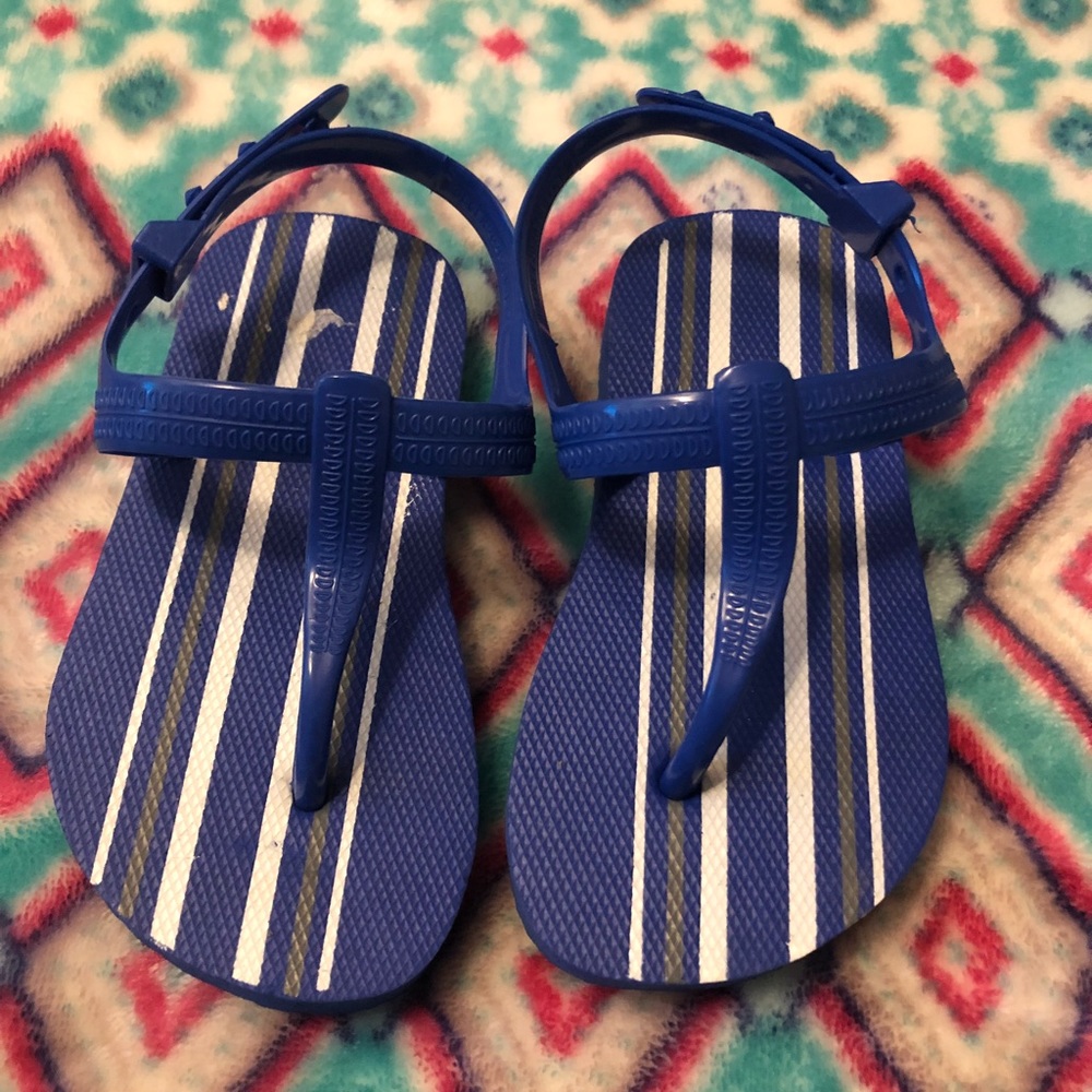 Kids flip flops.